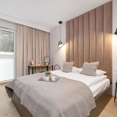 Bright Apartment In Krakow With Garden, Air Conditioning, Parking And Desk By Renters Prestige Exteriör bild