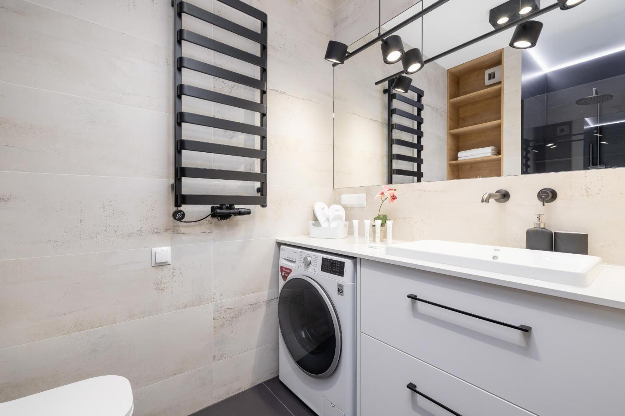 Bright Apartment In Krakow With Garden, Air Conditioning, Parking And Desk By Renters Prestige Exteriör bild