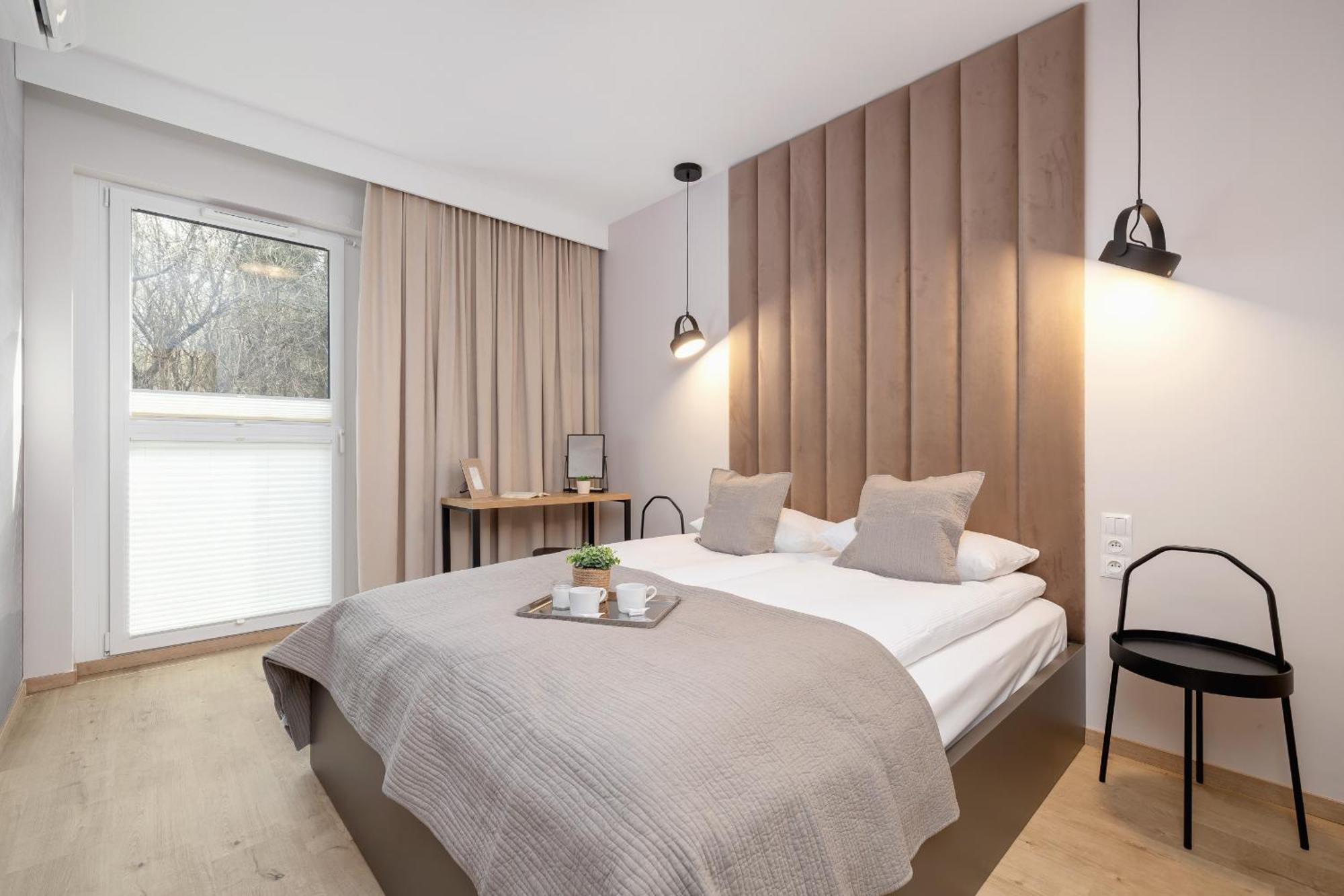 Bright Apartment In Krakow With Garden, Air Conditioning, Parking And Desk By Renters Prestige Exteriör bild