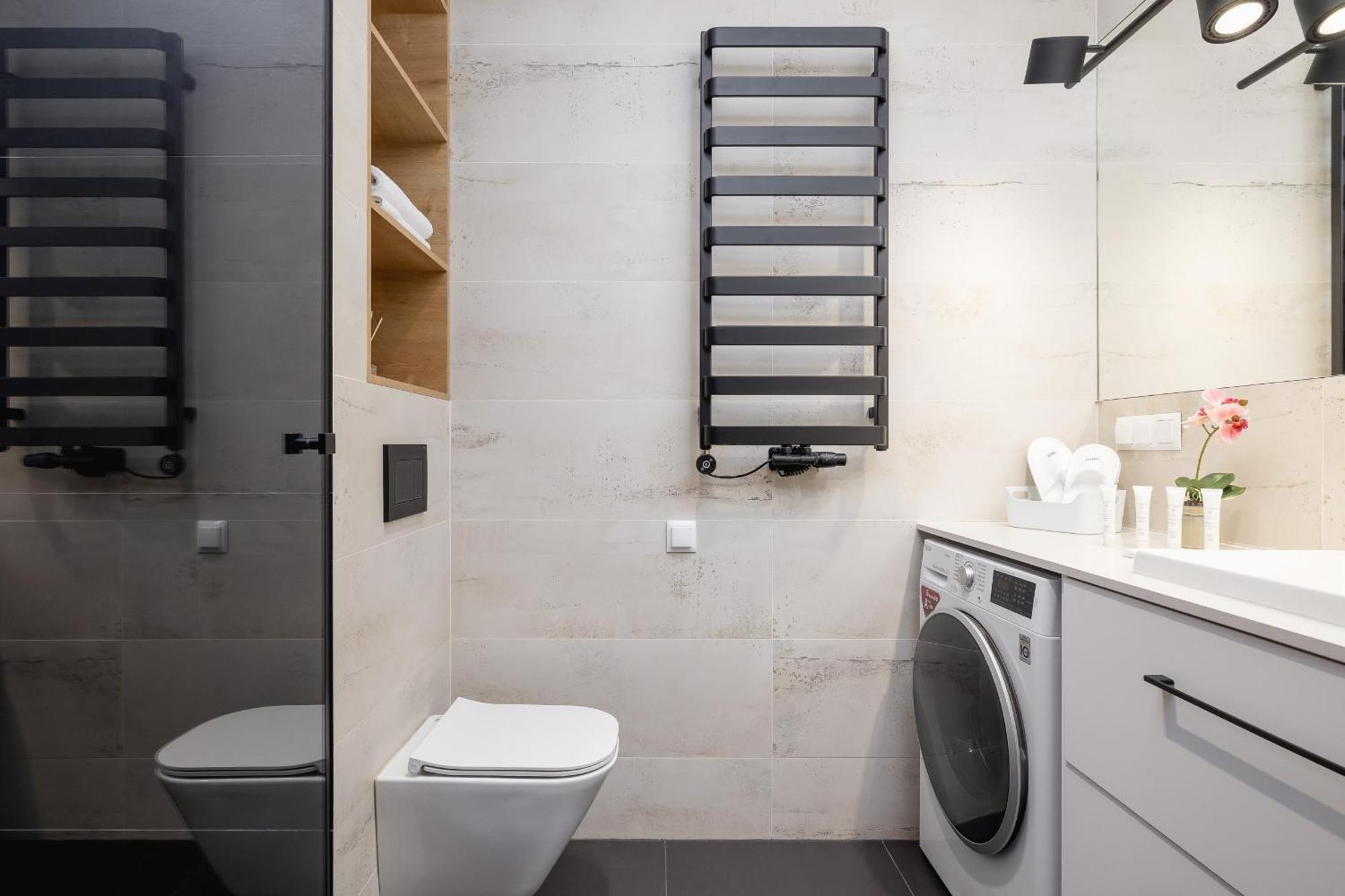 Bright Apartment In Krakow With Garden, Air Conditioning, Parking And Desk By Renters Prestige Exteriör bild
