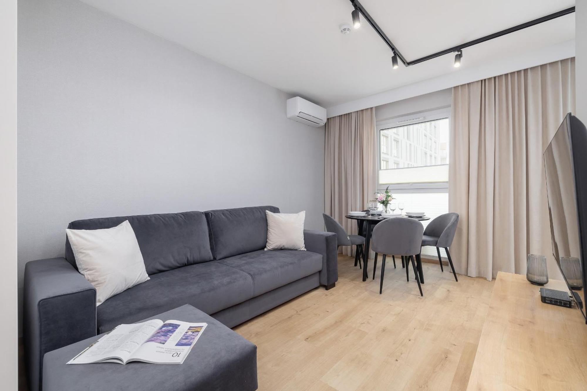 Bright Apartment In Krakow With Garden, Air Conditioning, Parking And Desk By Renters Prestige Exteriör bild