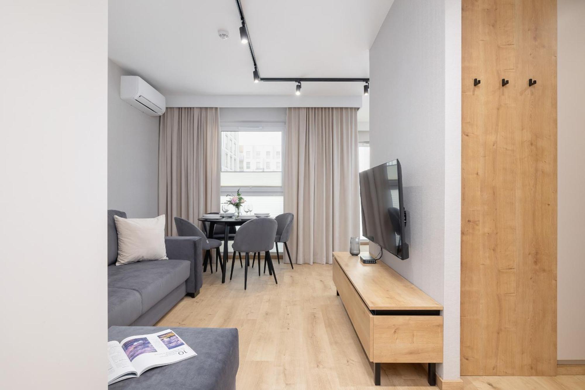 Bright Apartment In Krakow With Garden, Air Conditioning, Parking And Desk By Renters Prestige Exteriör bild