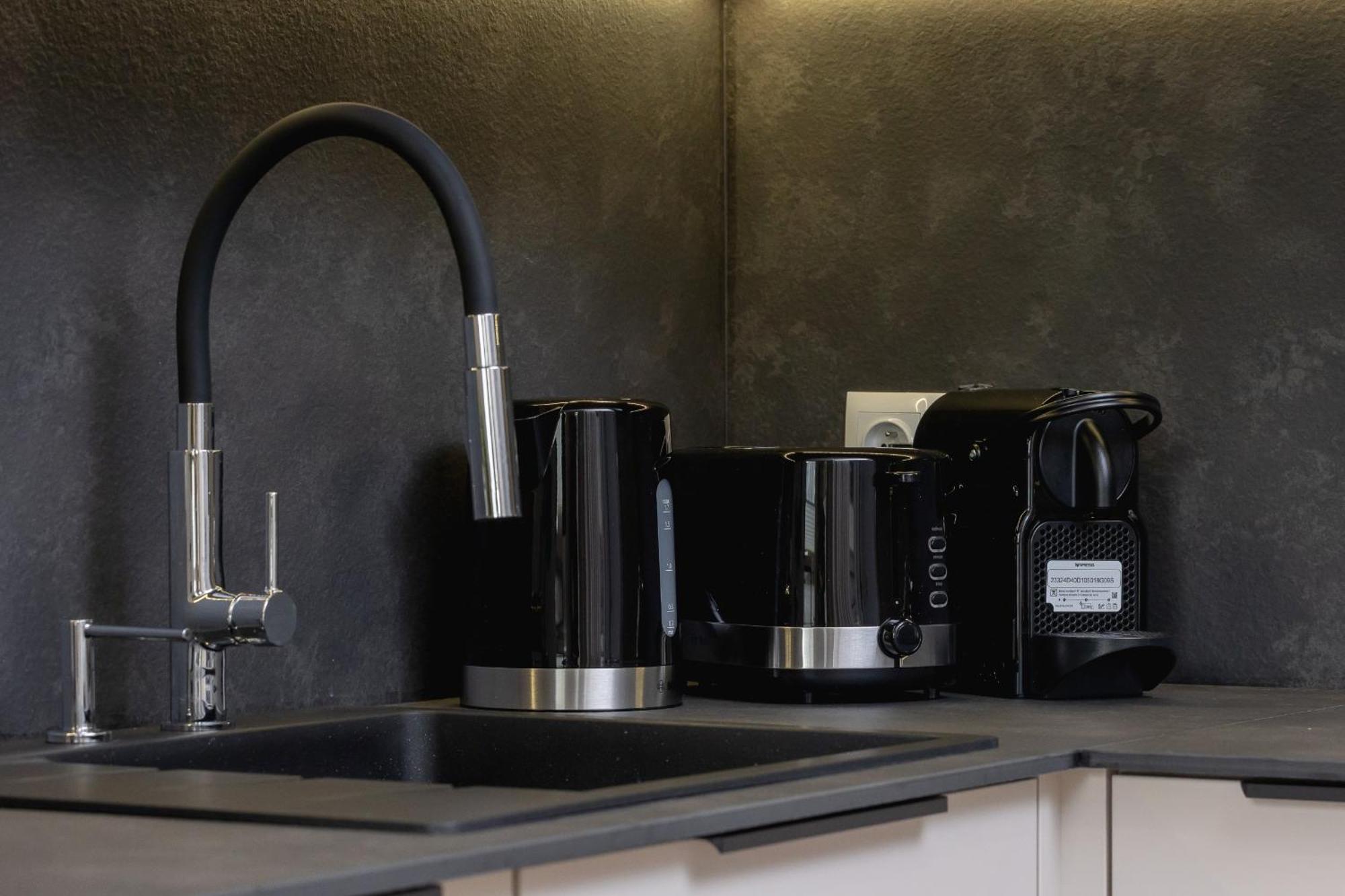 Bright Apartment In Krakow With Garden, Air Conditioning, Parking And Desk By Renters Prestige Exteriör bild