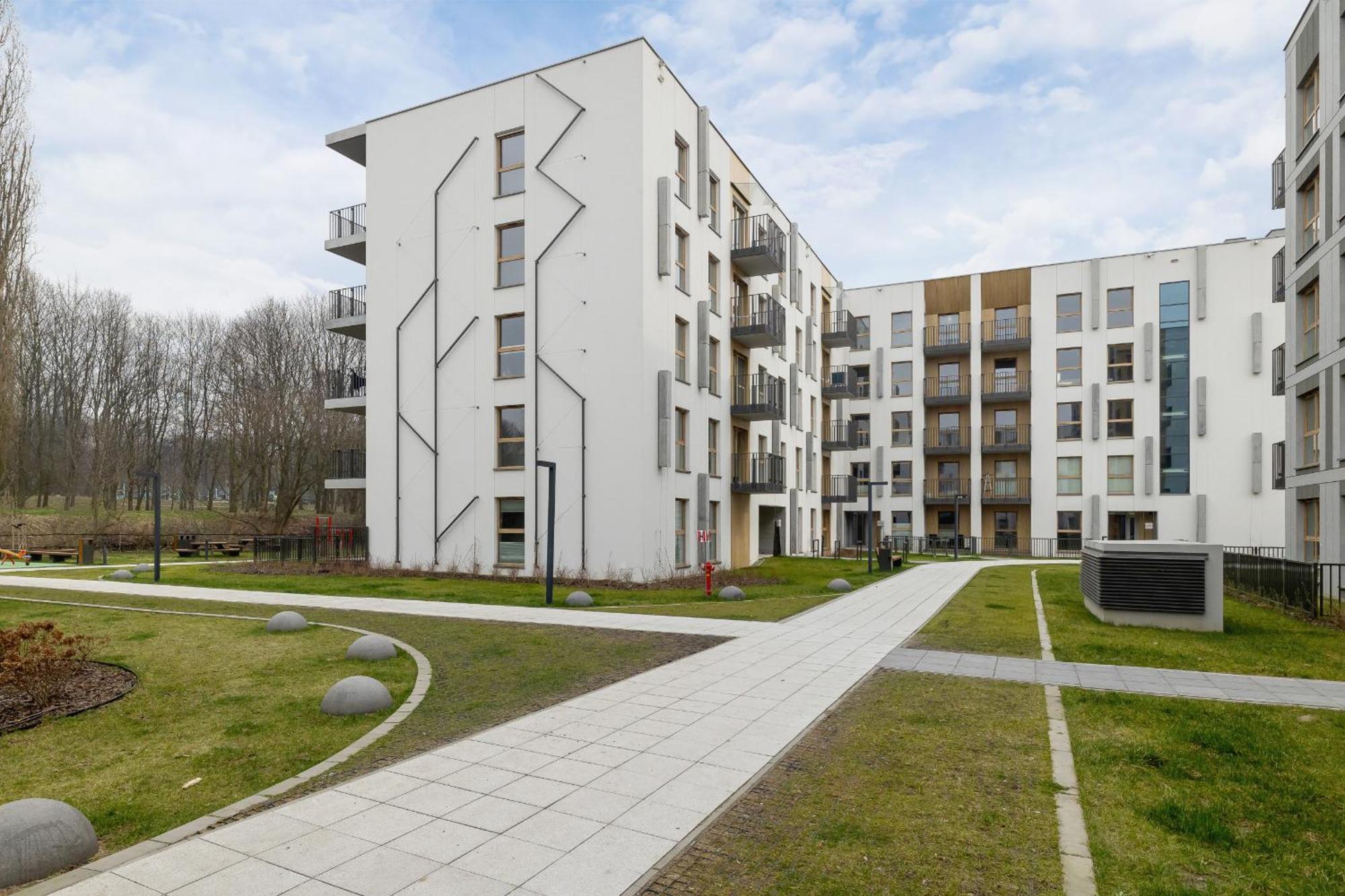 Bright Apartment In Krakow With Garden, Air Conditioning, Parking And Desk By Renters Prestige Exteriör bild