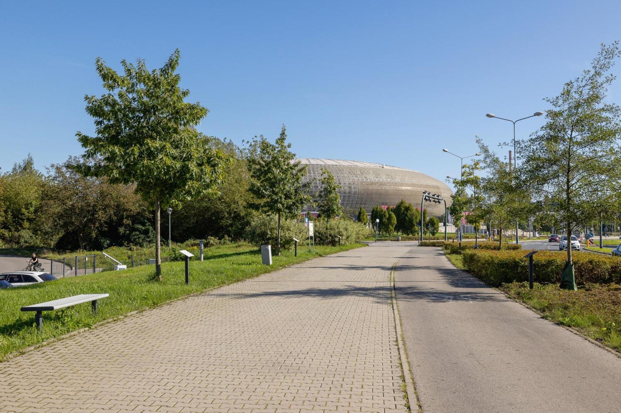 Bright Apartment In Krakow With Garden, Air Conditioning, Parking And Desk By Renters Prestige Exteriör bild