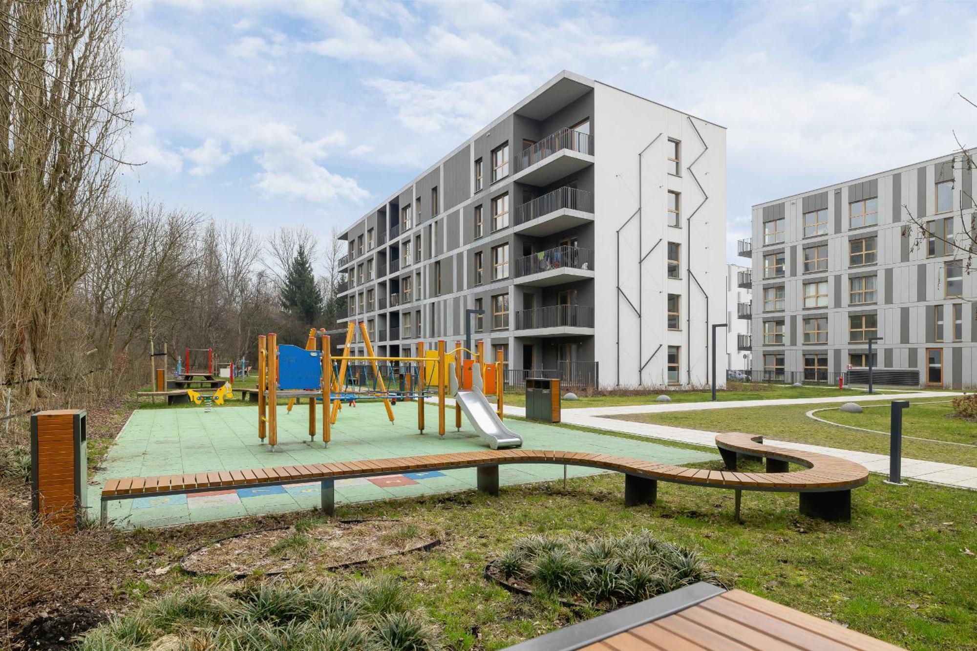 Bright Apartment In Krakow With Garden, Air Conditioning, Parking And Desk By Renters Prestige Exteriör bild